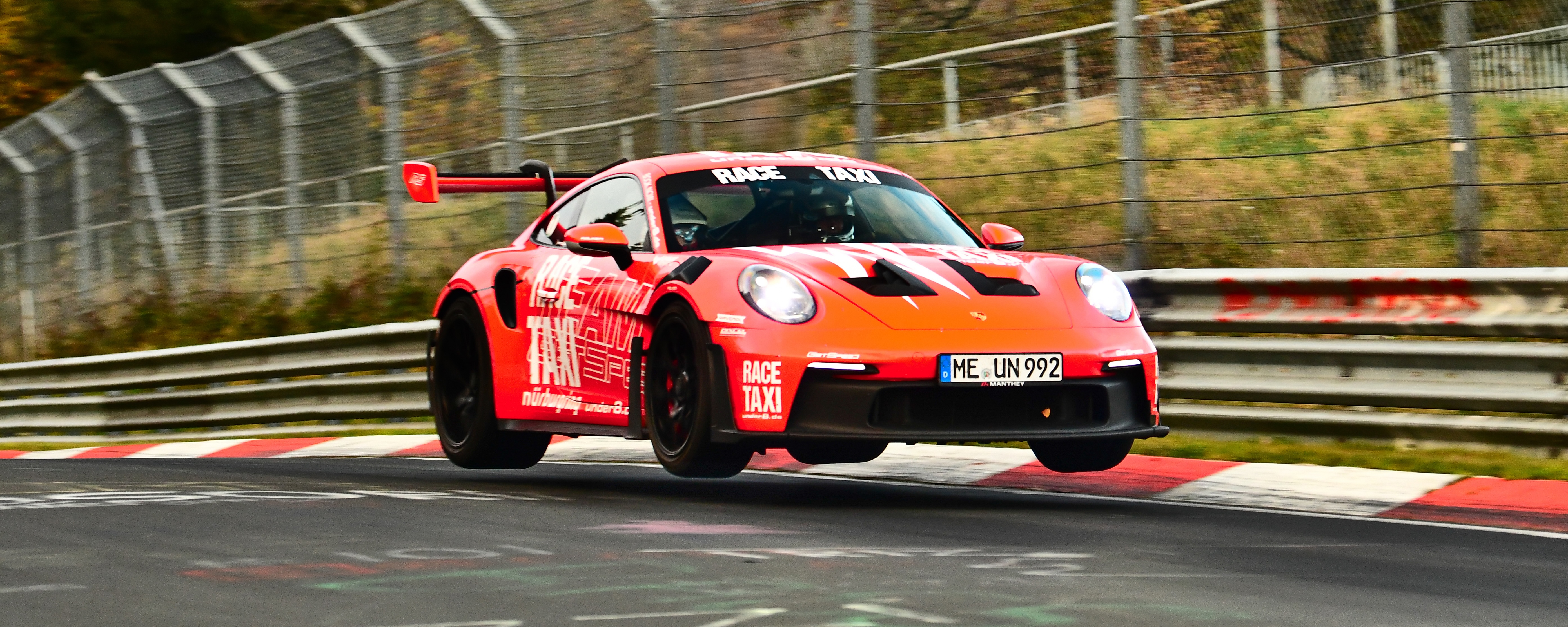 Porsche 911 GT3 RS Race Taxi von GetSpeed auf der Nürburgring Nordschleife